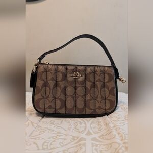 Coach Nolita 19